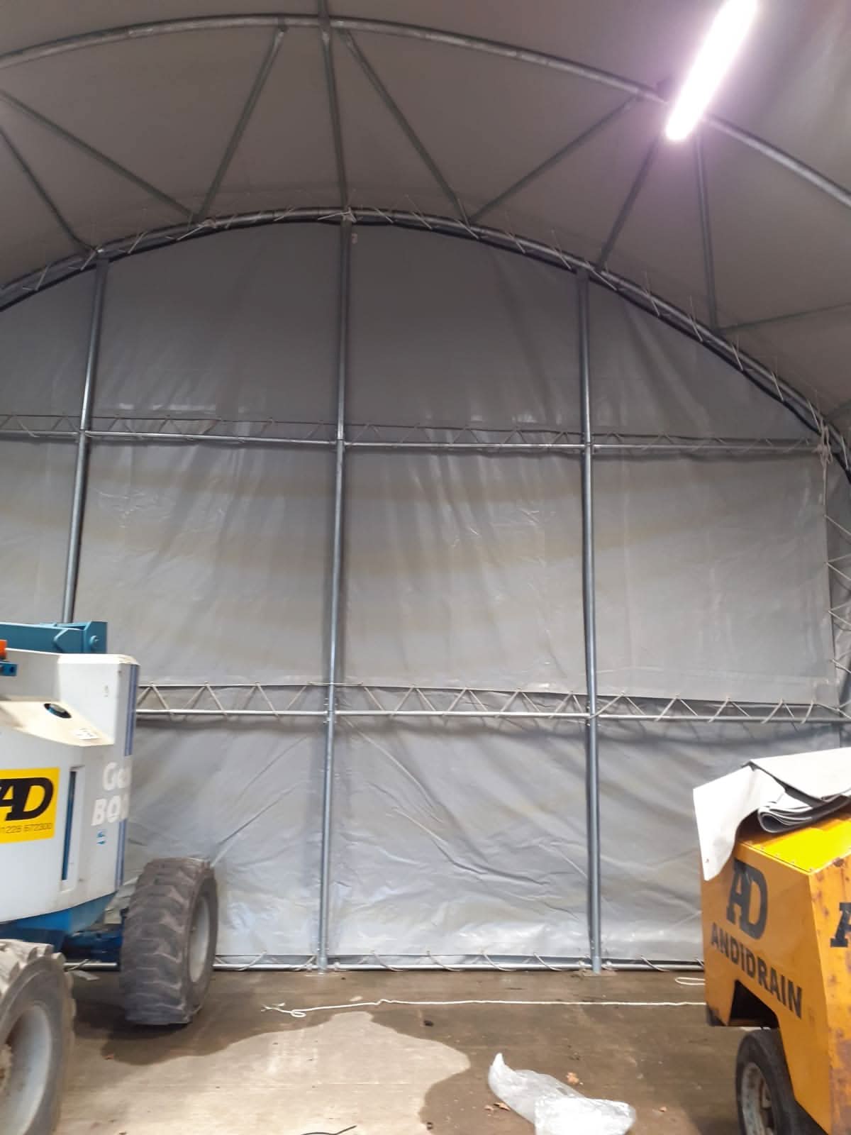 Geschlossene Rückwand für Container-Vordächer