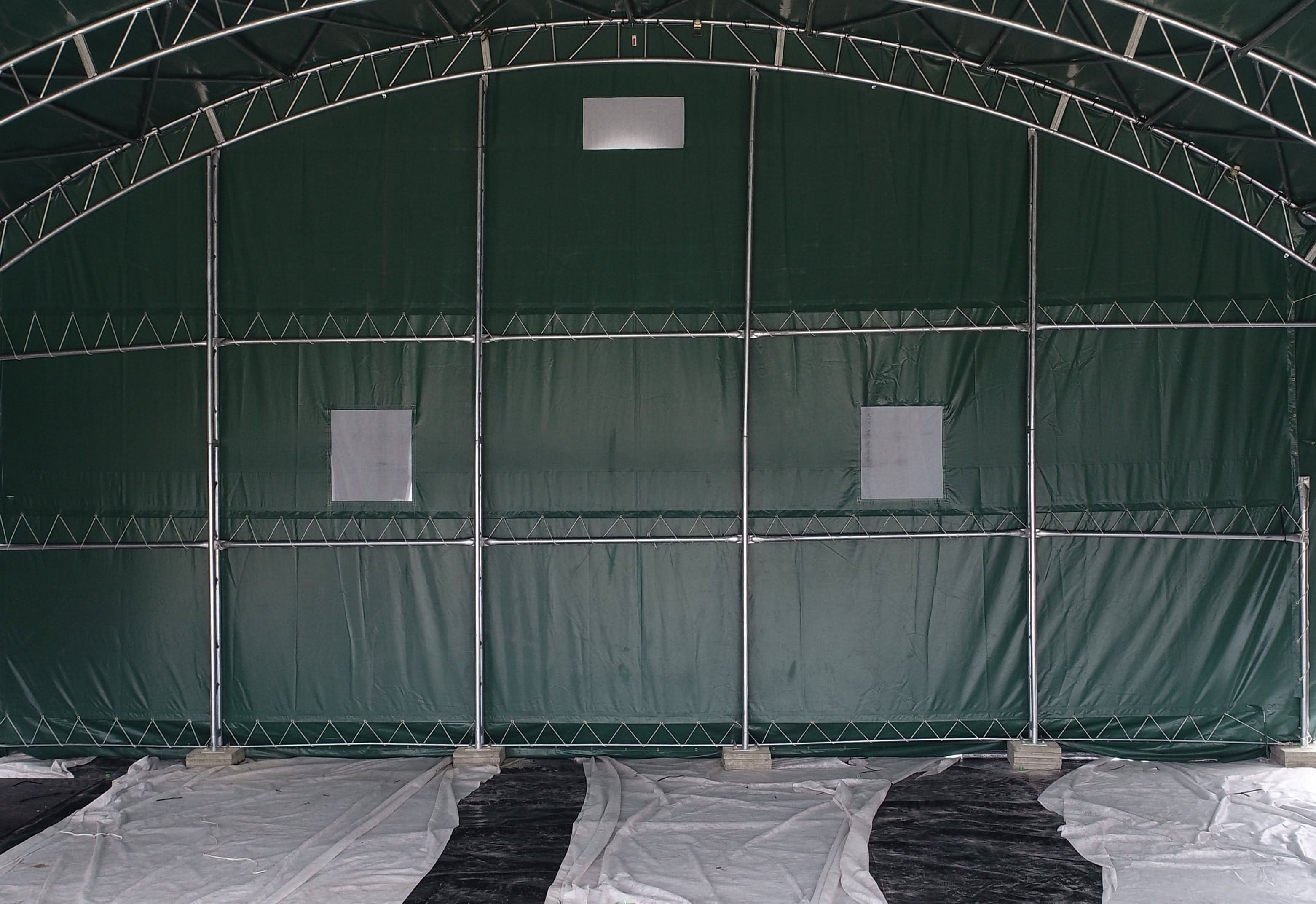 Geschlossene Rückwand für Container-Vordächer