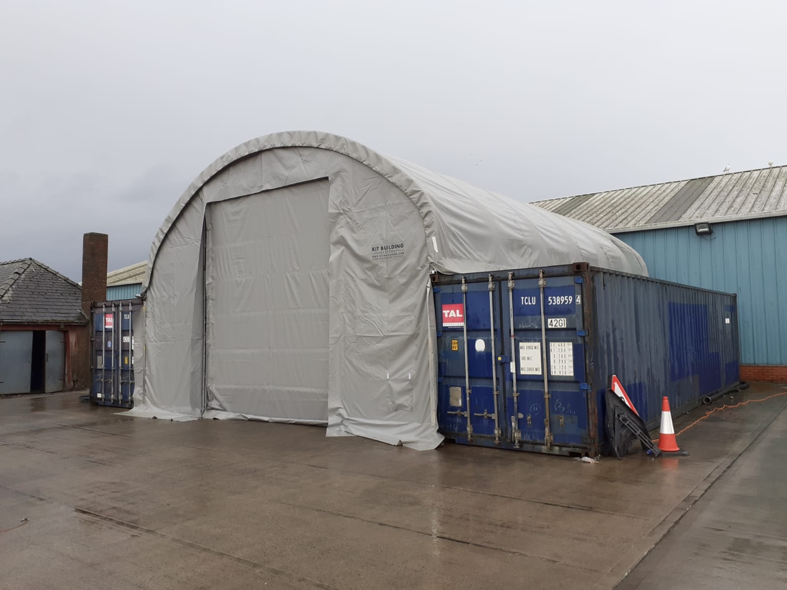 Containerüberdachungen – 33 Fuß x 40 Fuß x 12 Fuß (10 m x 12 m x 3,6 m)